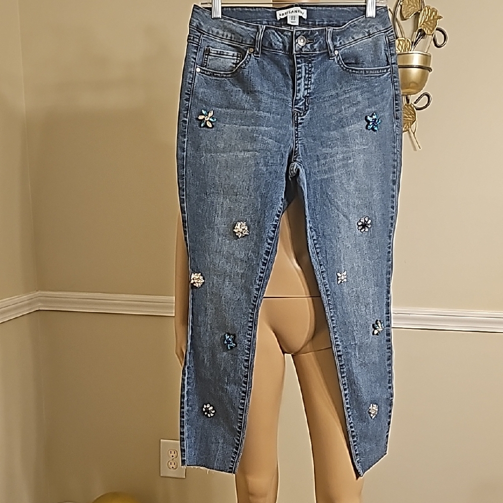 Artisan Ny Blue Cropped Jeans with Floral Embroidery